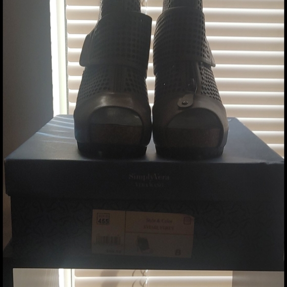 Heels - Picture 2 of 3